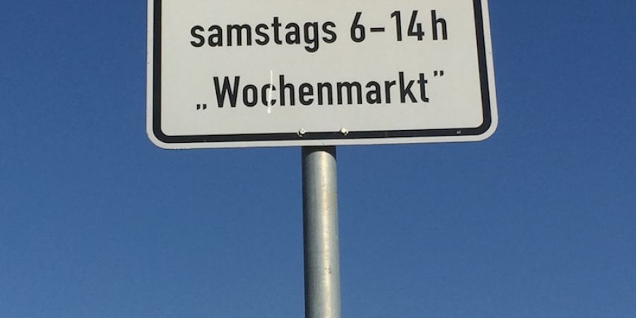 Hinweisschild Wochenmarkt